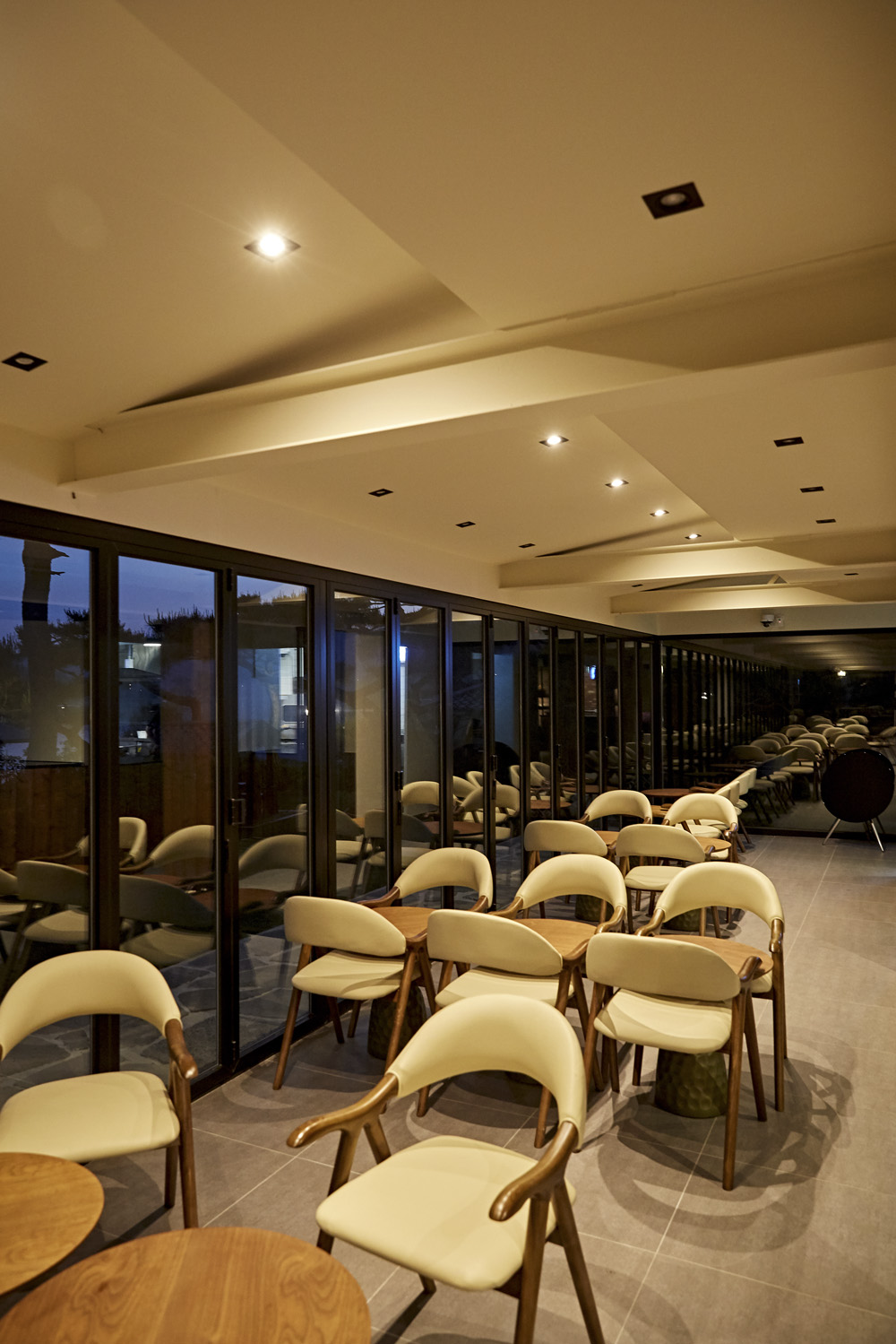 现代简约风格的餐厅设计-25