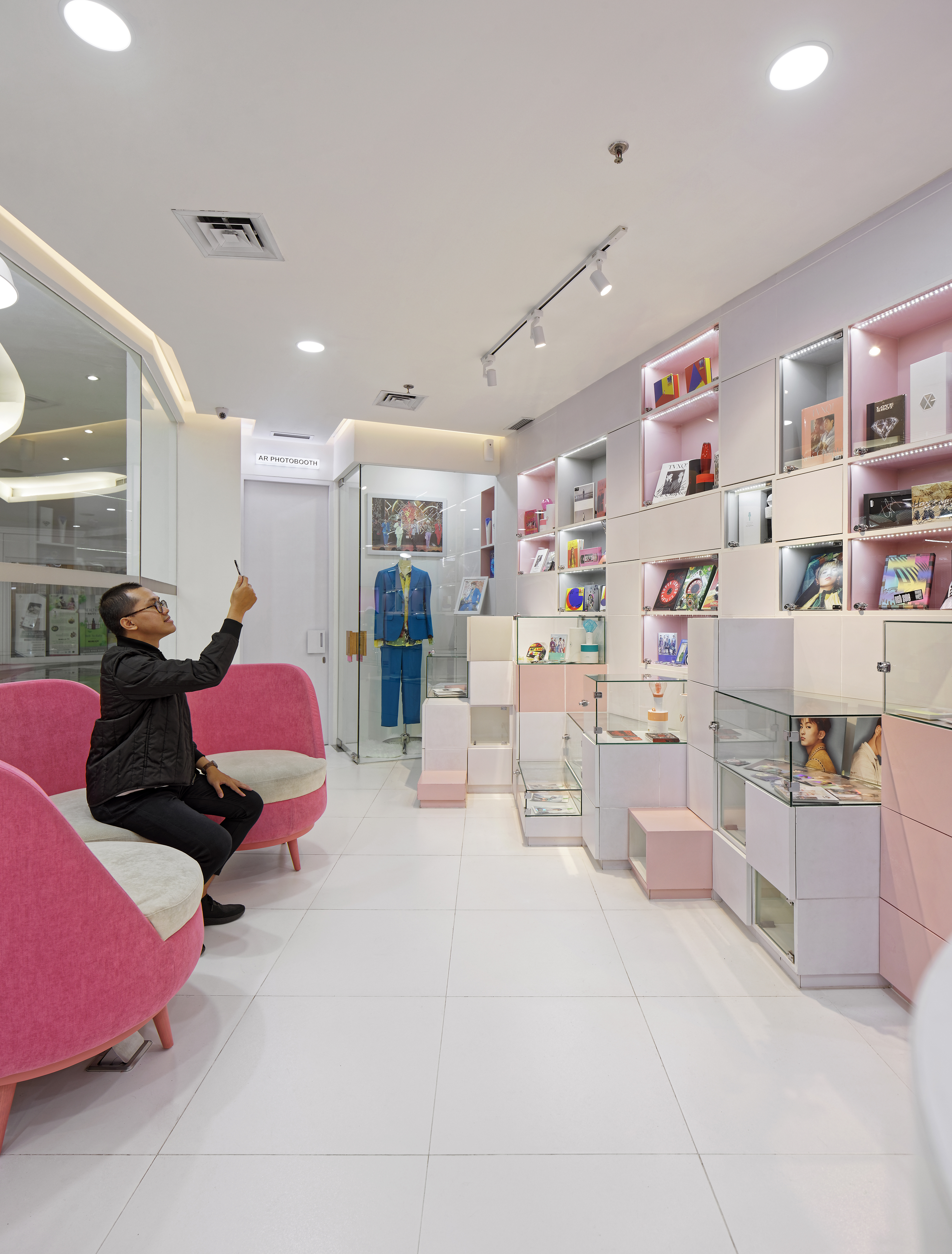 粉盒阶梯 | SM 娱乐印尼代表处的室内设计-19