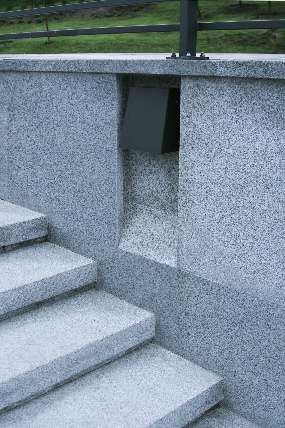 PROMENADE WITH AMPHITHEATER AND ART OBJECT-30