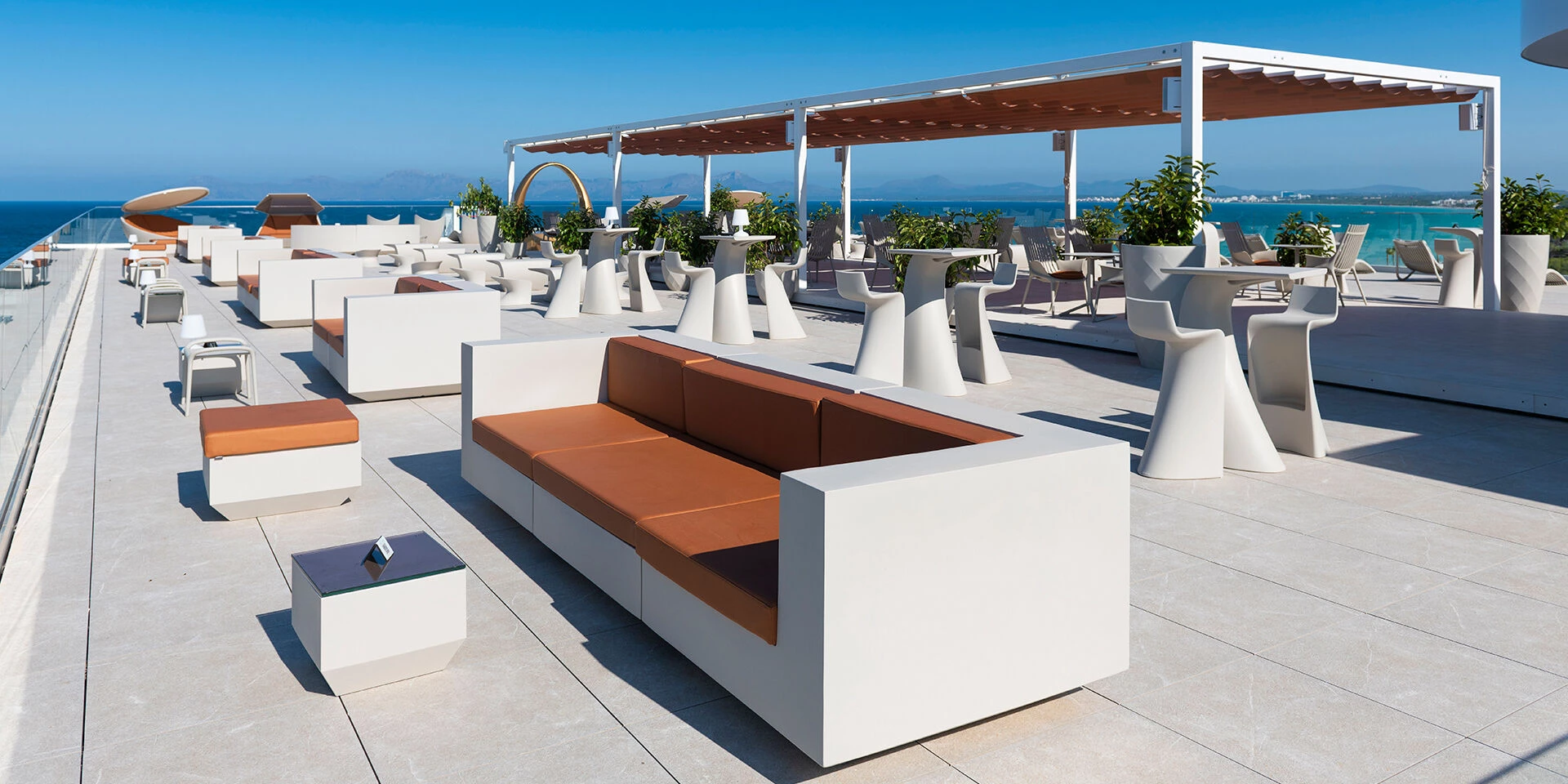 Romanov Sky Bar | Vondom | Archello-9