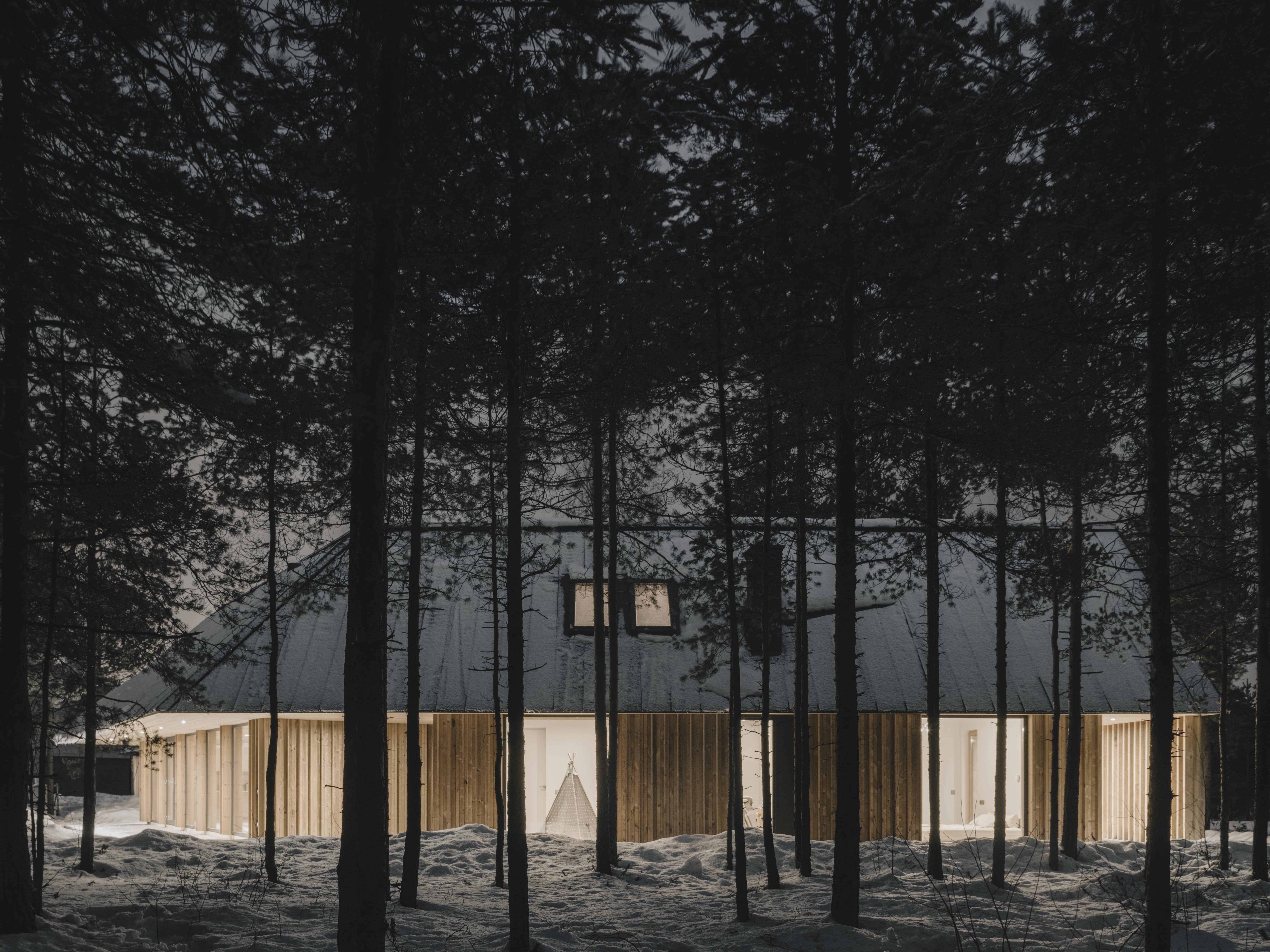 托架屋；支架屋（注：bracket有托架；支架等意思，这里结合具体语境可能会有更合适的表达，如果Bracket House是特定名称，可保持原样或根据其背景赋予更准确称呼 ） -15