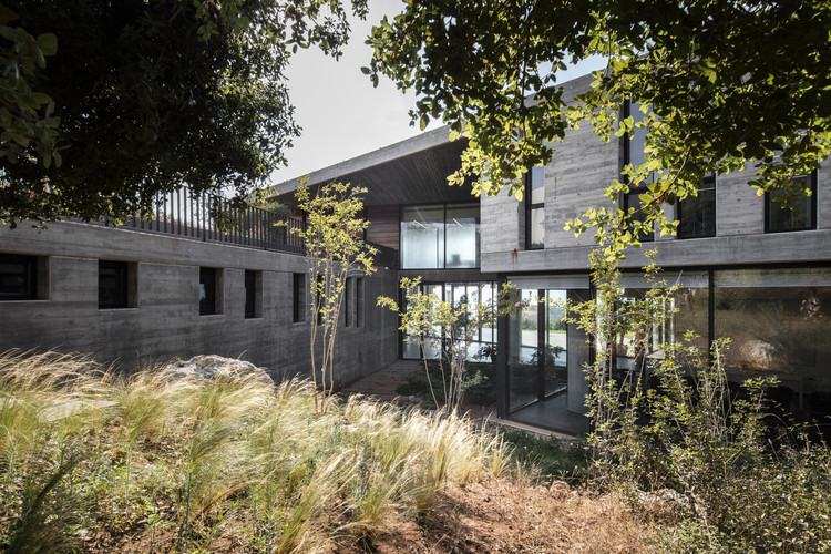 Sheikh Nahyan Centre for Arabic Studies - Intercultural Dialogue  Fouad Samara Architects-11