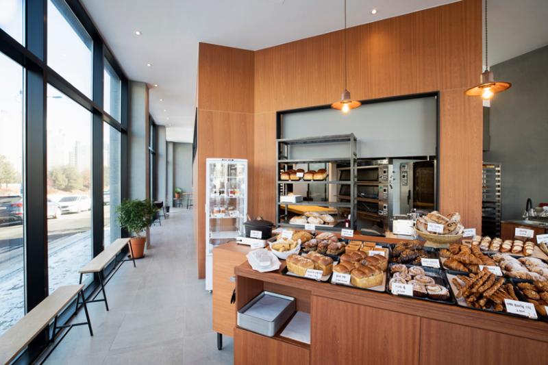 现代简约 30 平米烘焙店设计-7