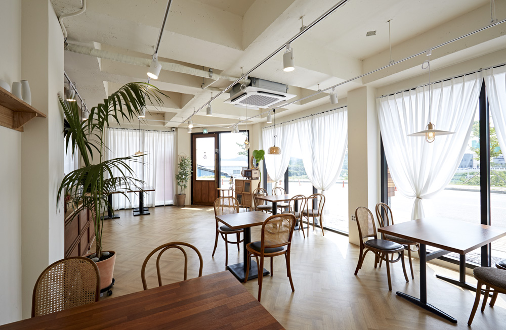 温暖氛围的 28 平米意大利餐厅内饰设计-10