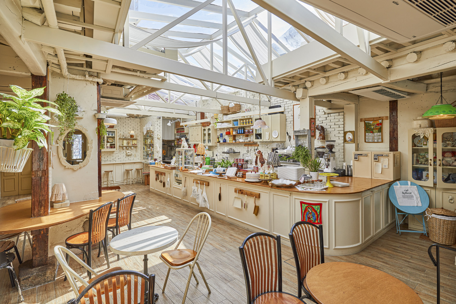 45 平米家居模型咖啡厅，打造温馨宜居艺术空间-2