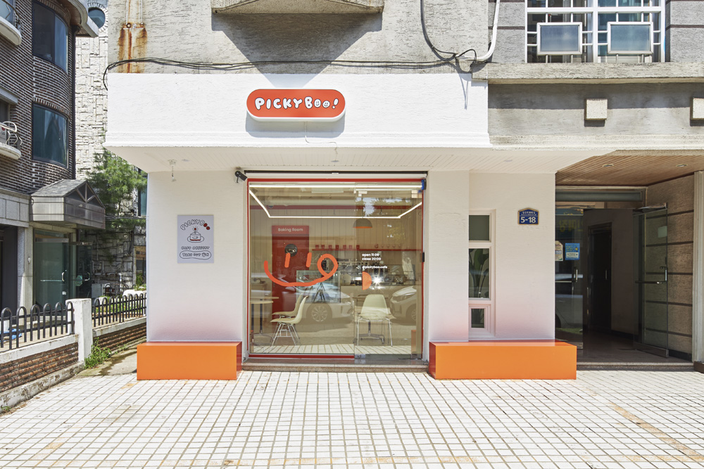 11 坪可爱红色甜品店的温馨室内设计-2