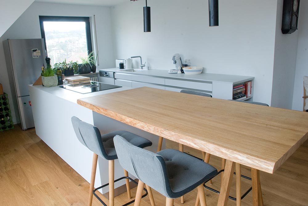 斜屋顶下的厨房安装项目-4