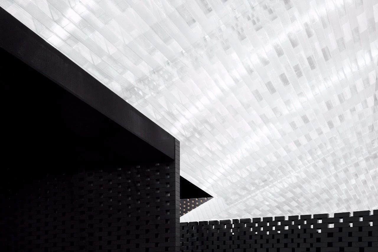 积粟社“粮仓”主题展示空间：72865个黑砖与9909个光盒子-16