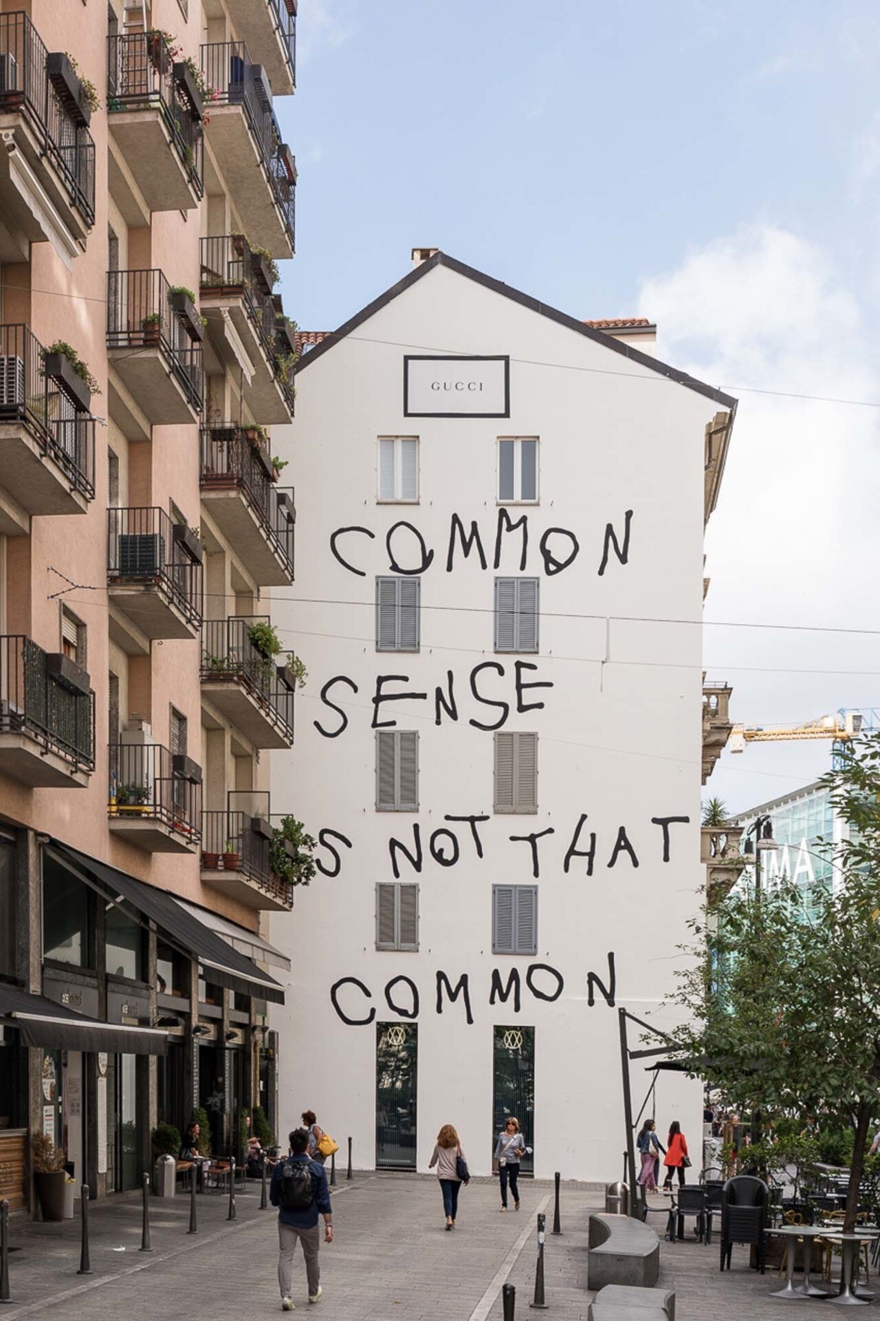 古驰与 Coco Capitán 的"艺术墙"风暴 | 营销也能成为艺术-1