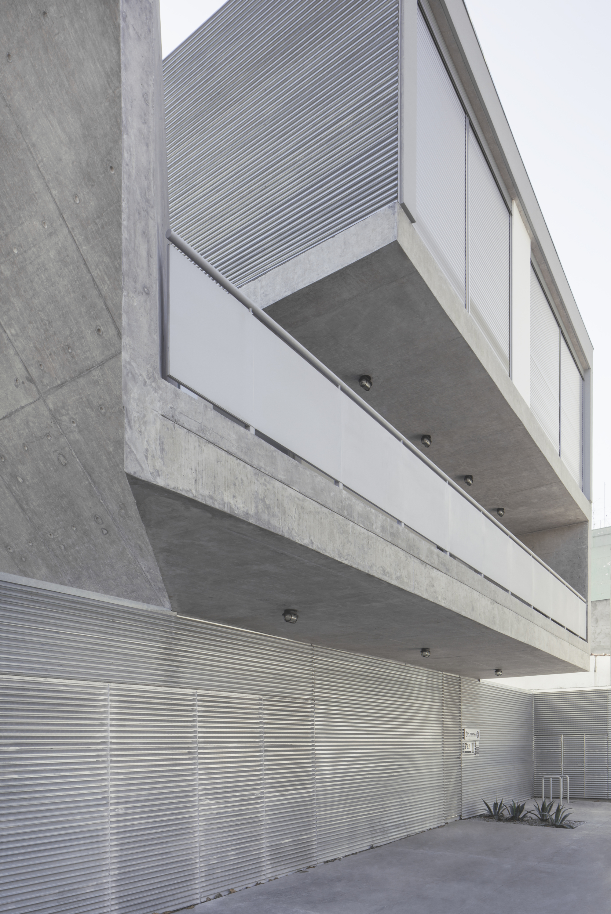 Workshop House  / PAX.ARQ-24