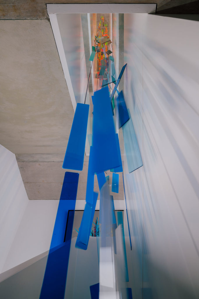 色彩螺旋楼梯,自然元素与建筑设计的完美融合-34