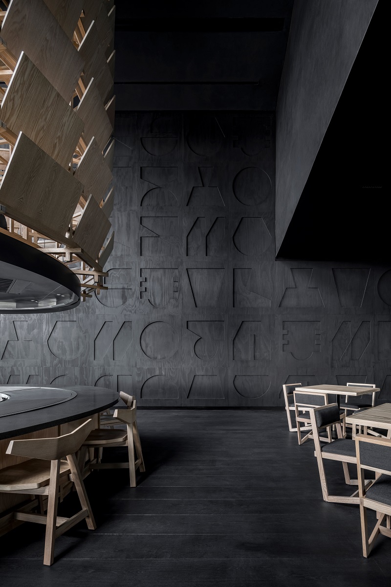 一家設計靈感源於武士盔甲的日式餐廳 - WEHOUSE-11