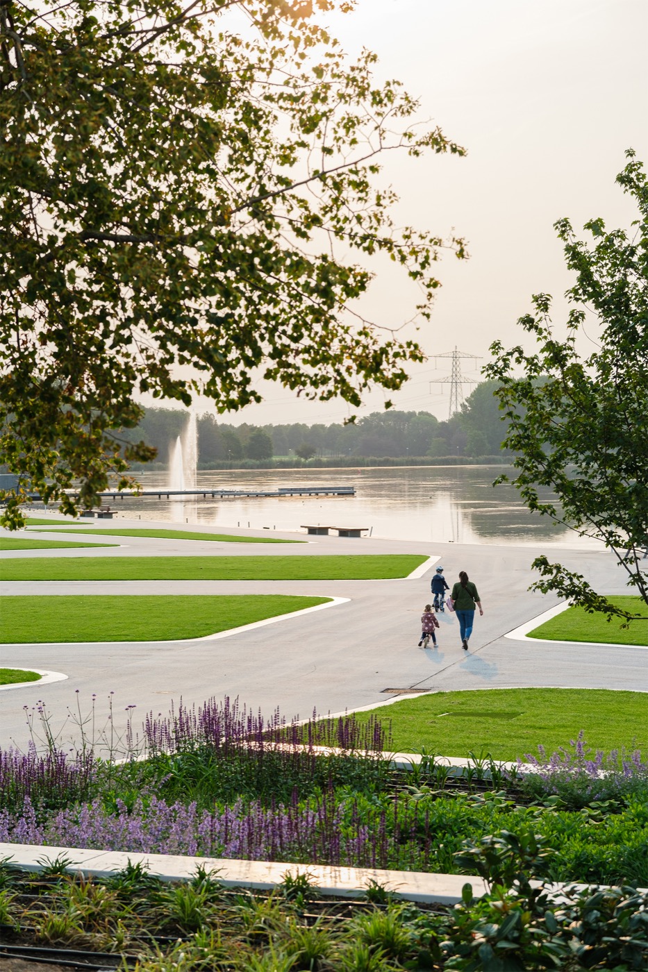 荷兰阿尔梅勒市中心的绿色广场（The Esplanade in Almere）-2