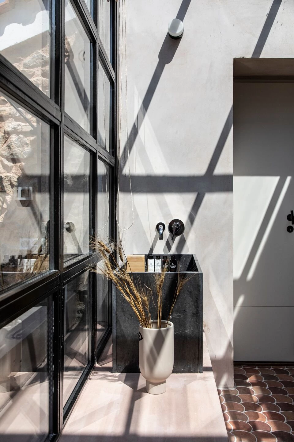 穿越时空的艺术酒店 · 希腊 Monsieur Didot丨希腊雅典丨BaBatchas Design Studio-46