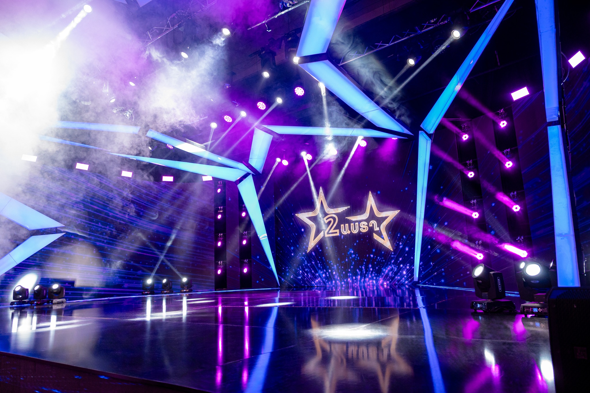 Two Stars megashow-1