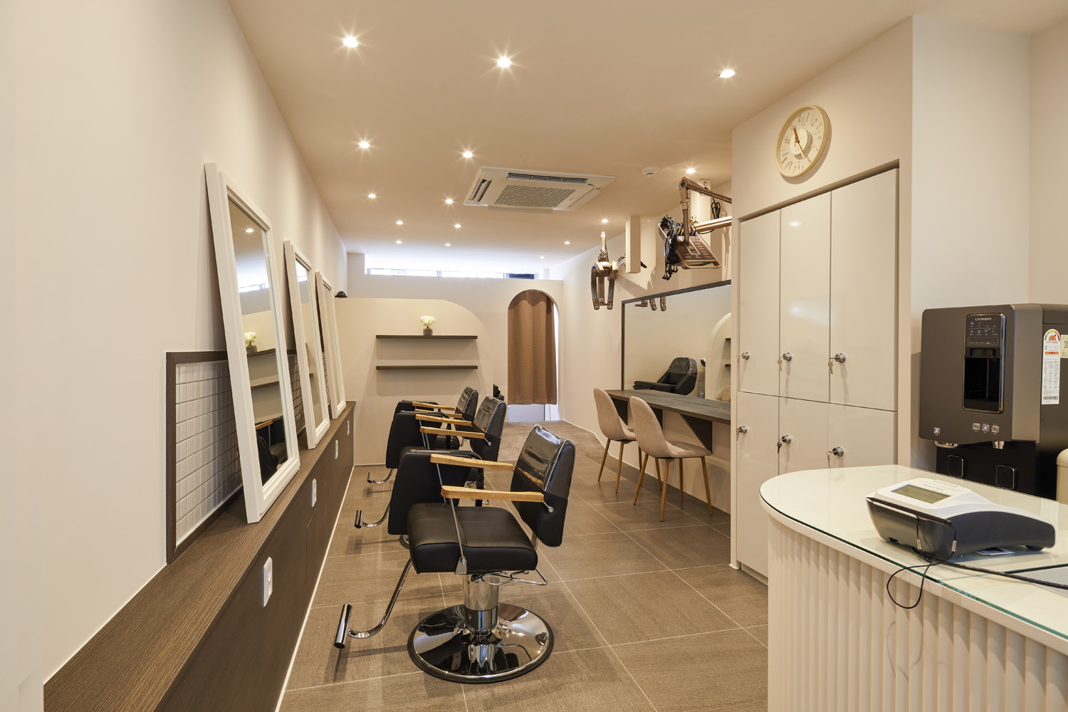 宁静简约的 8 坪美妆空间设计-3