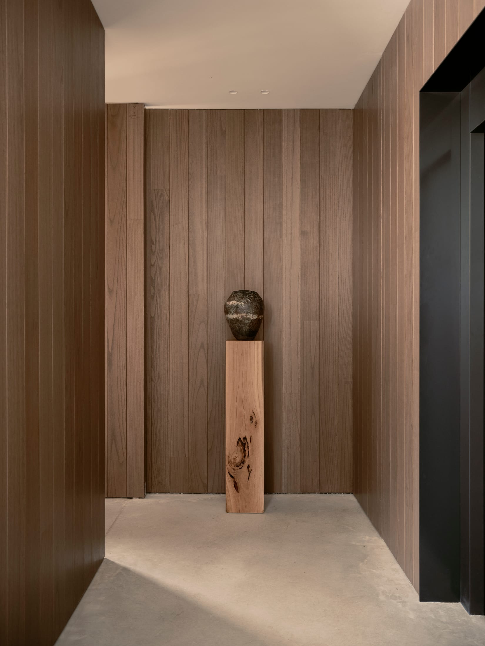 Back of the Moon: A Multi-Generational Coastal Retreat in Maianbar.-20