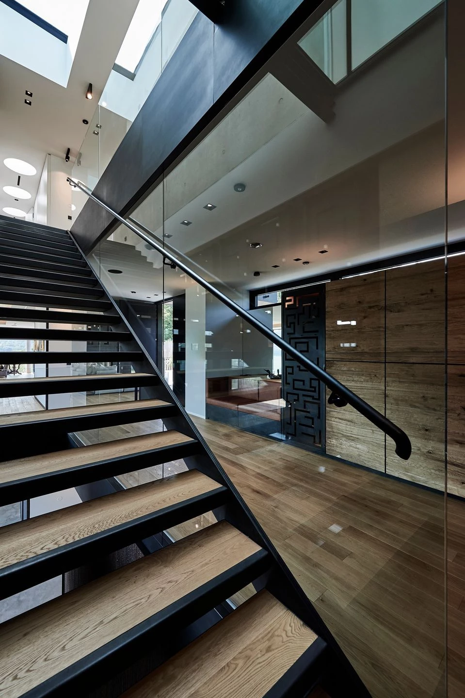 维也纳郊外森林中的“宽屏”之家-23