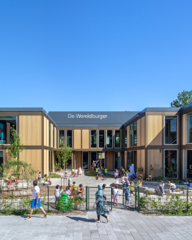 De Wereldburger Amsterdam Elementary School / Moke Architecten