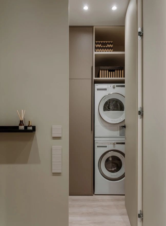 退休夫妻的 38㎡单色中性公寓丨Alexander Tischler-30