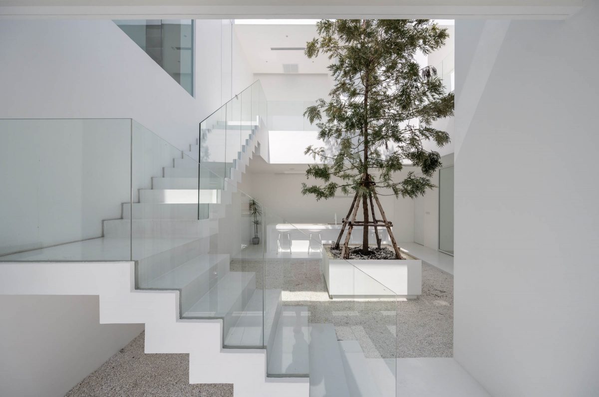 บ้านสีขาว โฮมสตูดิโอที่ผสานพื้นที่อยู่อาศัยในบ้านหลากฟังก์ชัน-12