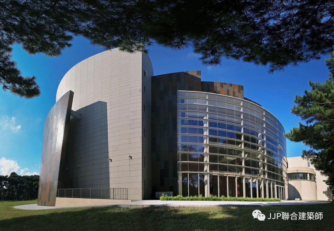 〈绿茵上的松果〉中央大学教学研究综合大楼-14