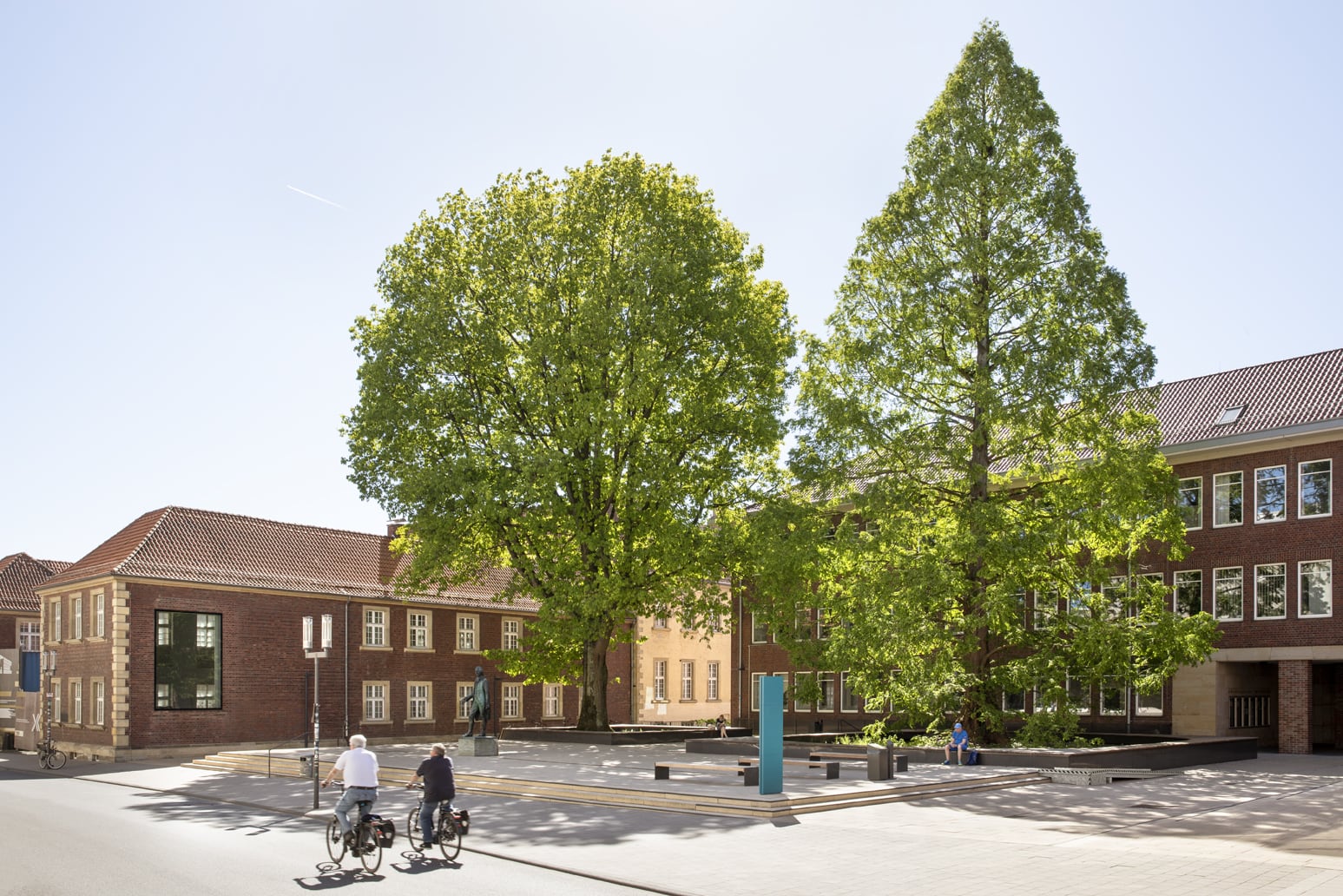 德国明斯特 Fürstenberghaus 广场——古树下的城市绿洲-2