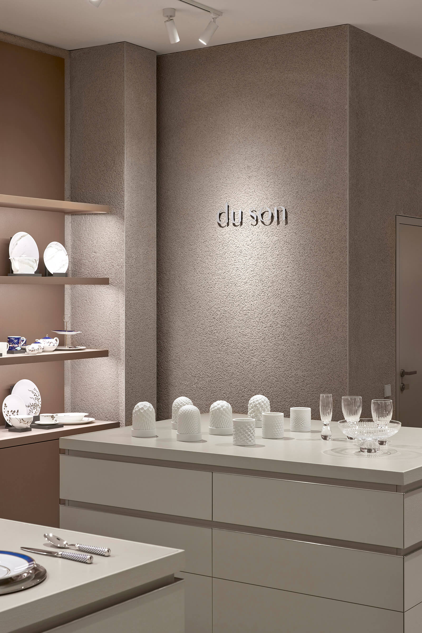 杜山(这里前提是作为人名或地名来看的常规音译,若'Đu Sơn' (杜山)在越南是具体有特定含义,需要更多背景信息辅助准确判断,此处按常规音译处理) 丨LithuaniaVilnius丨Dovilė Piekytė-19