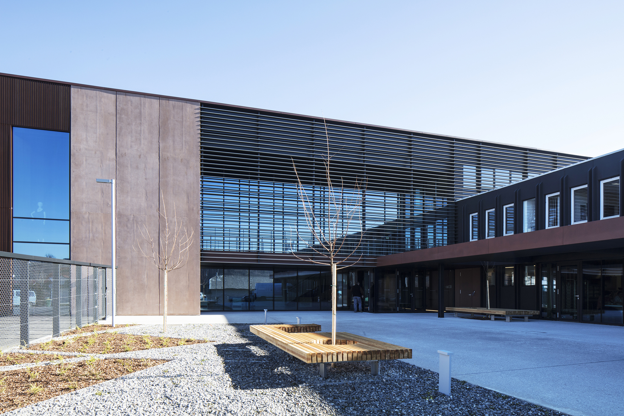 融合自然的人性化工厂设计-18