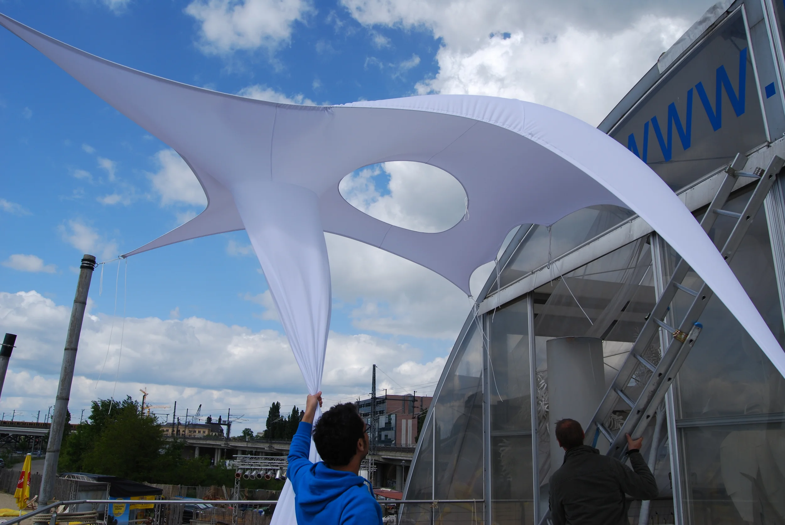 你提供的内容可能有误，推测你想问的是 Bundes-Presseamt （联邦新闻局） ，而 Bundes Presse Strand 并不是一个常见的、有确切含义的表达如果这不是你想要的，请检查原文信息 丨德国柏林-17