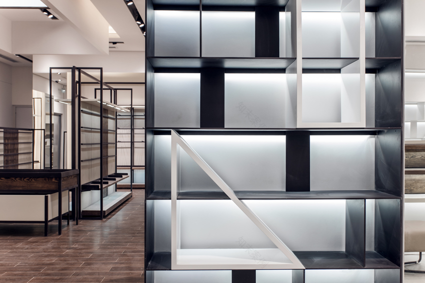 成都热风太古里形象店 | 突破传统,打造深色时尚空间-27