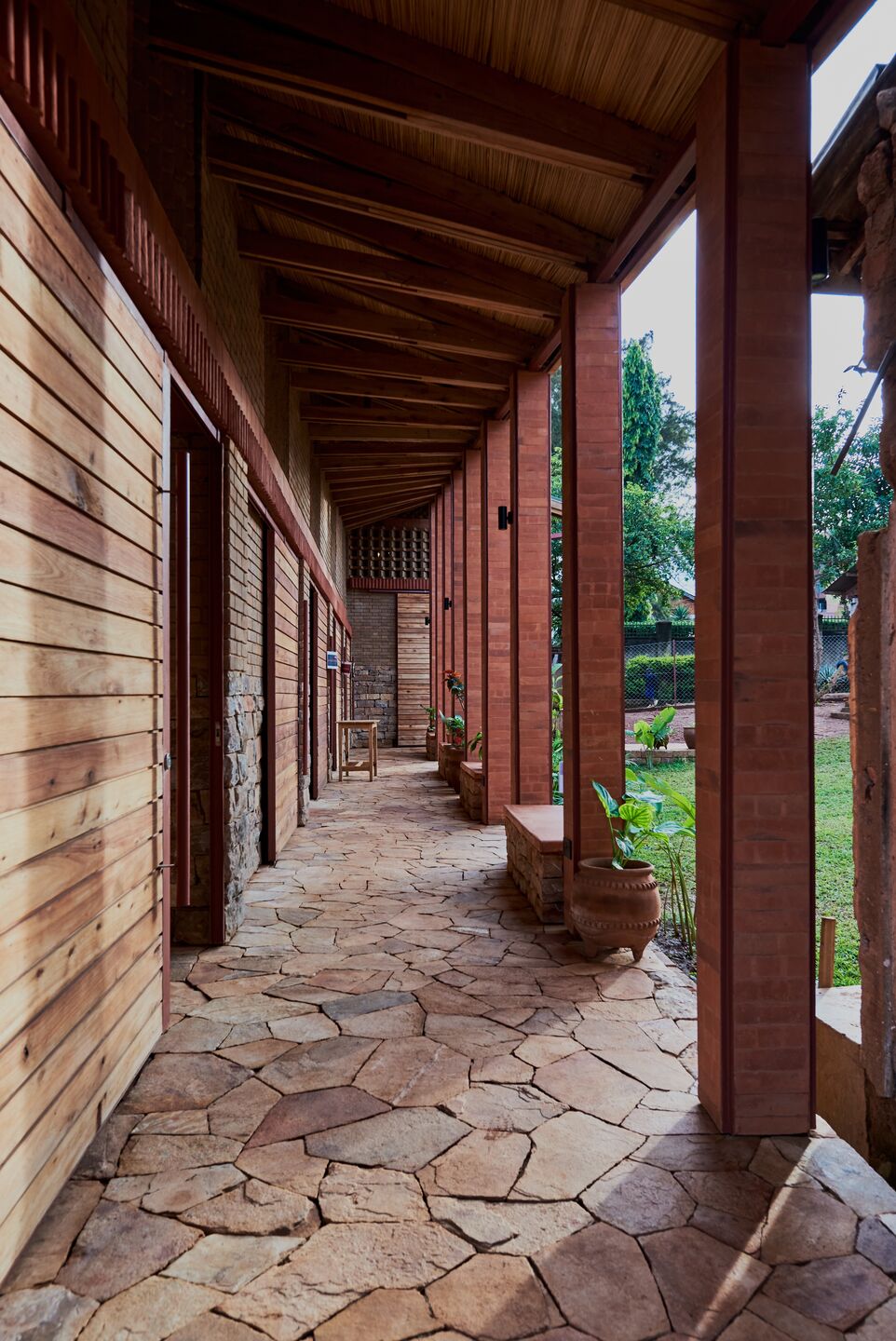 32° East Sanat Merkezi（32°东艺术中心）丨乌干达丨New Makers Bureau,Localworks-52