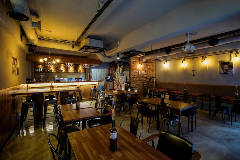 照明营造氛围的空灵咖啡厅设计-7