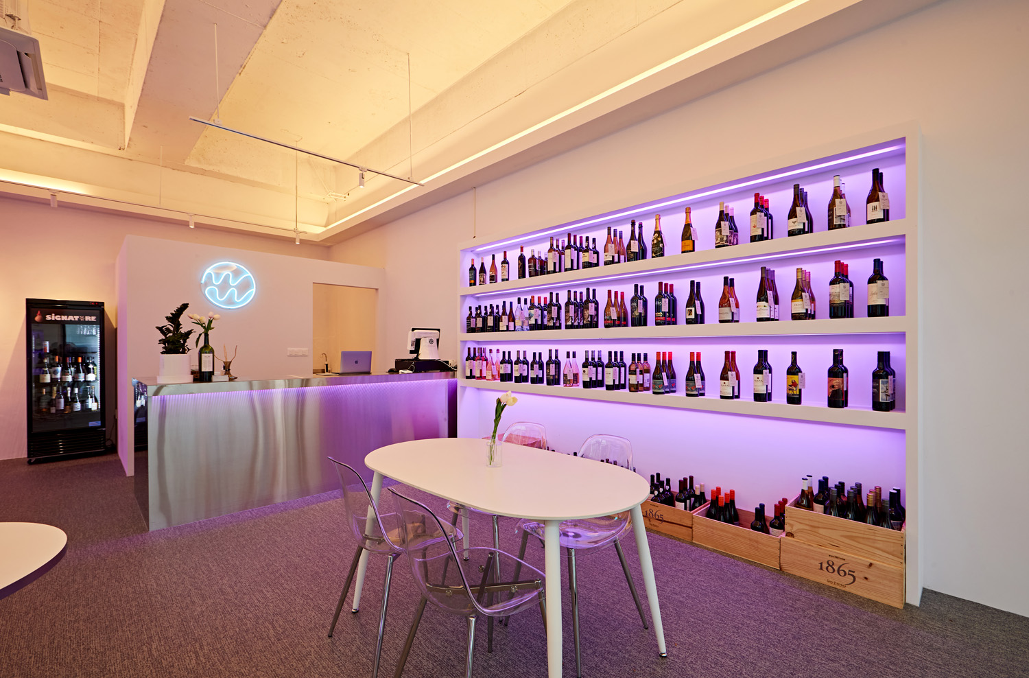 蓝色照明点亮 14 平小空间的室内设计-8