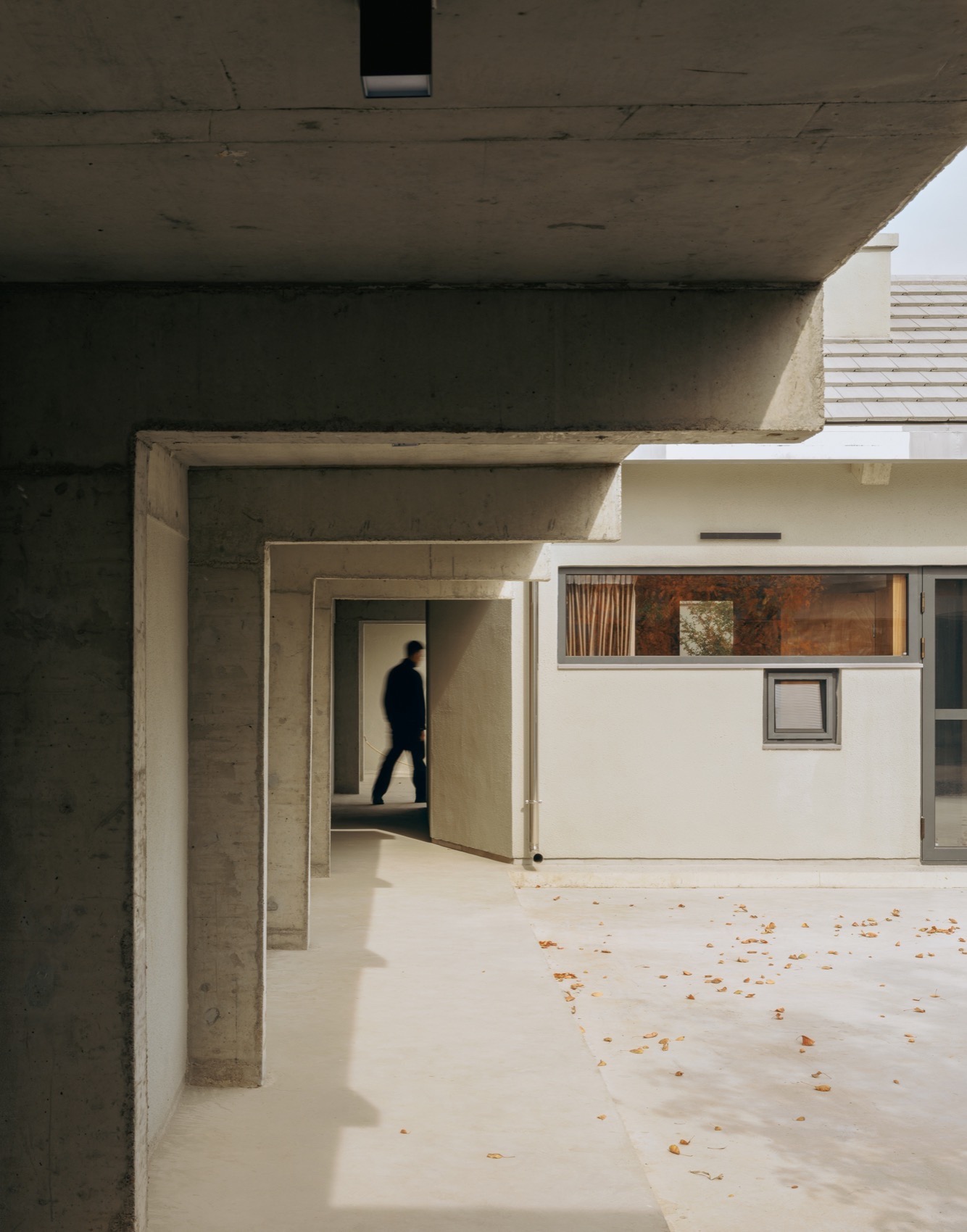 十字交叉之家 – 一朵屋面下的安顿与穿梭丨中国北京丨察社办公室-114