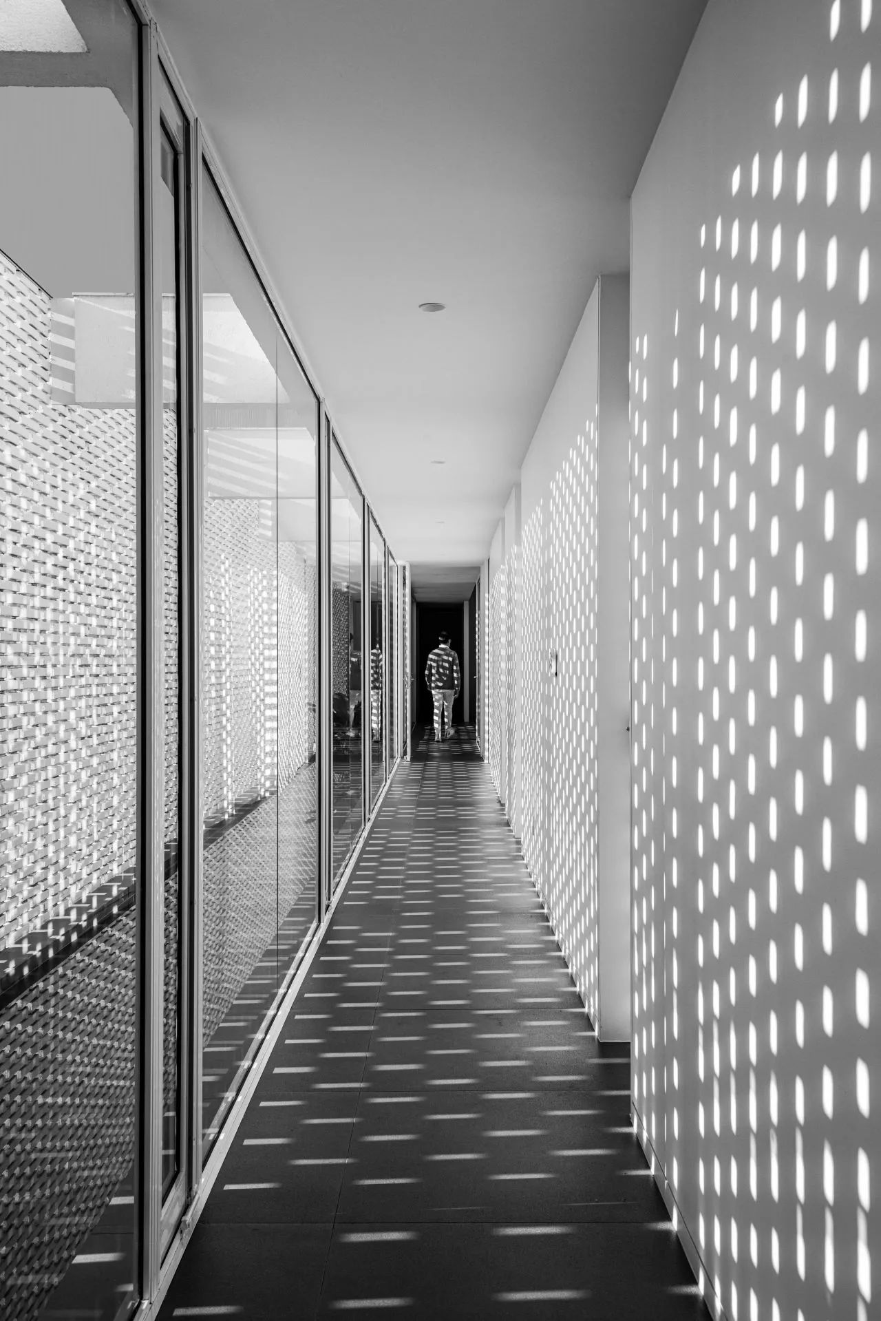 “牛奶蜂巢”屋|White Bricks 住宅丨巴西巴西利亚丨BLOCO Arquitetos-18