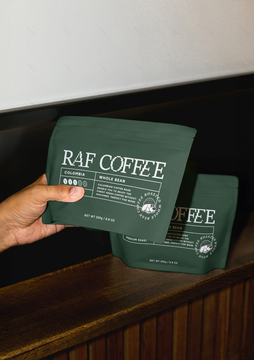 皇家空军·咖啡店品牌塑造
注:RAF一般指英国皇家空军(Royal Air Force),这里结合语境以其为基础进行翻译 丨UkraineKyiv-21