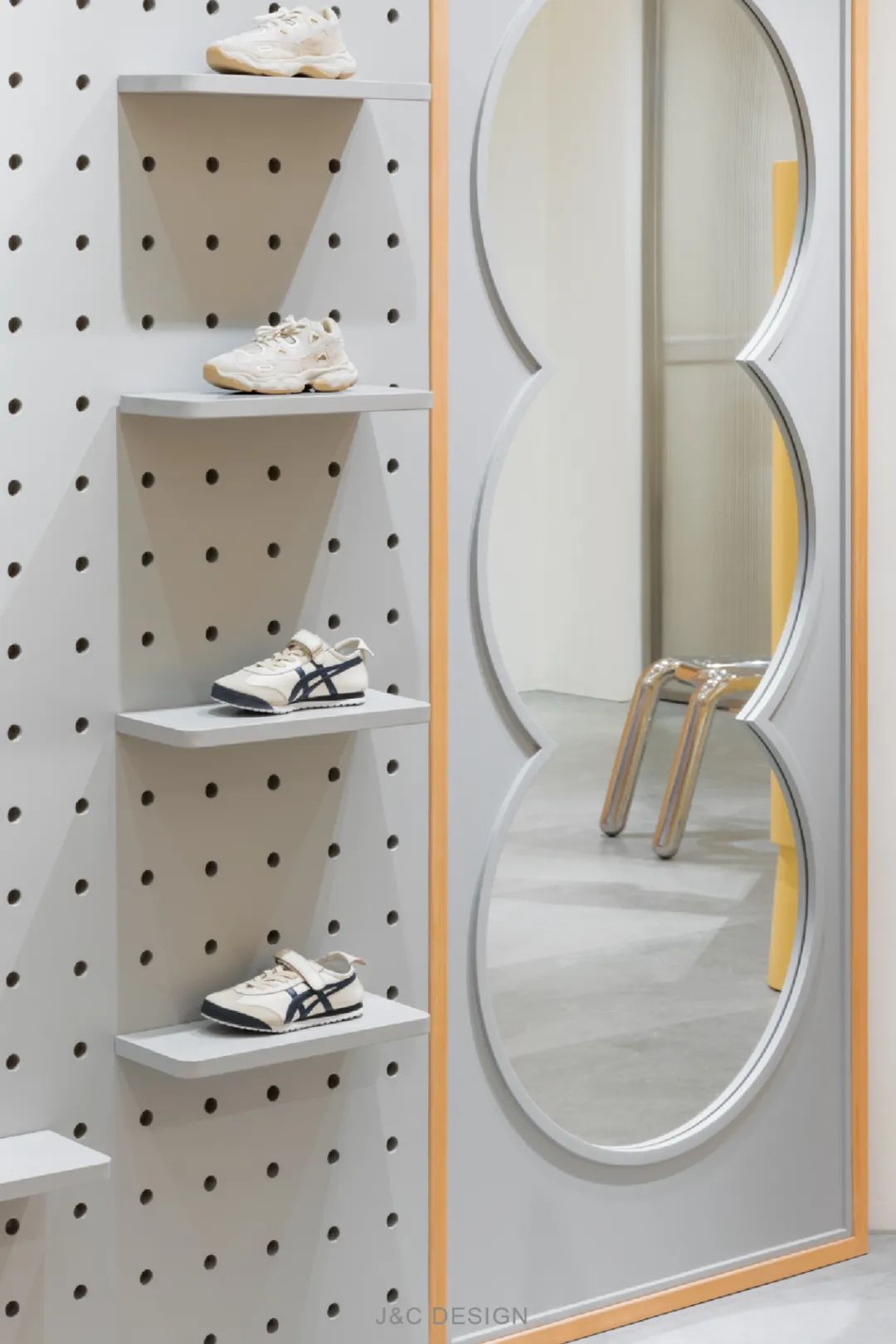 SUNNY WHITE RED 店铺设计丨中国济南丨及上室内设计事务所-25