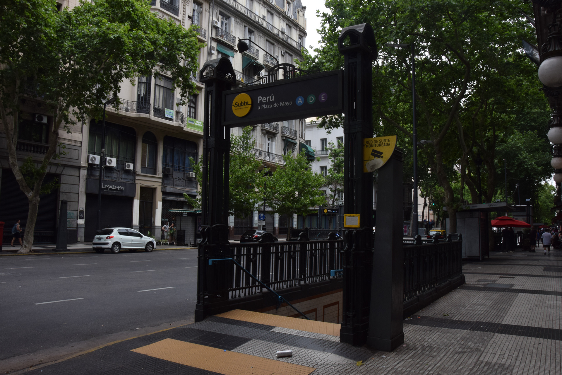 pueblo en la ciudad-0