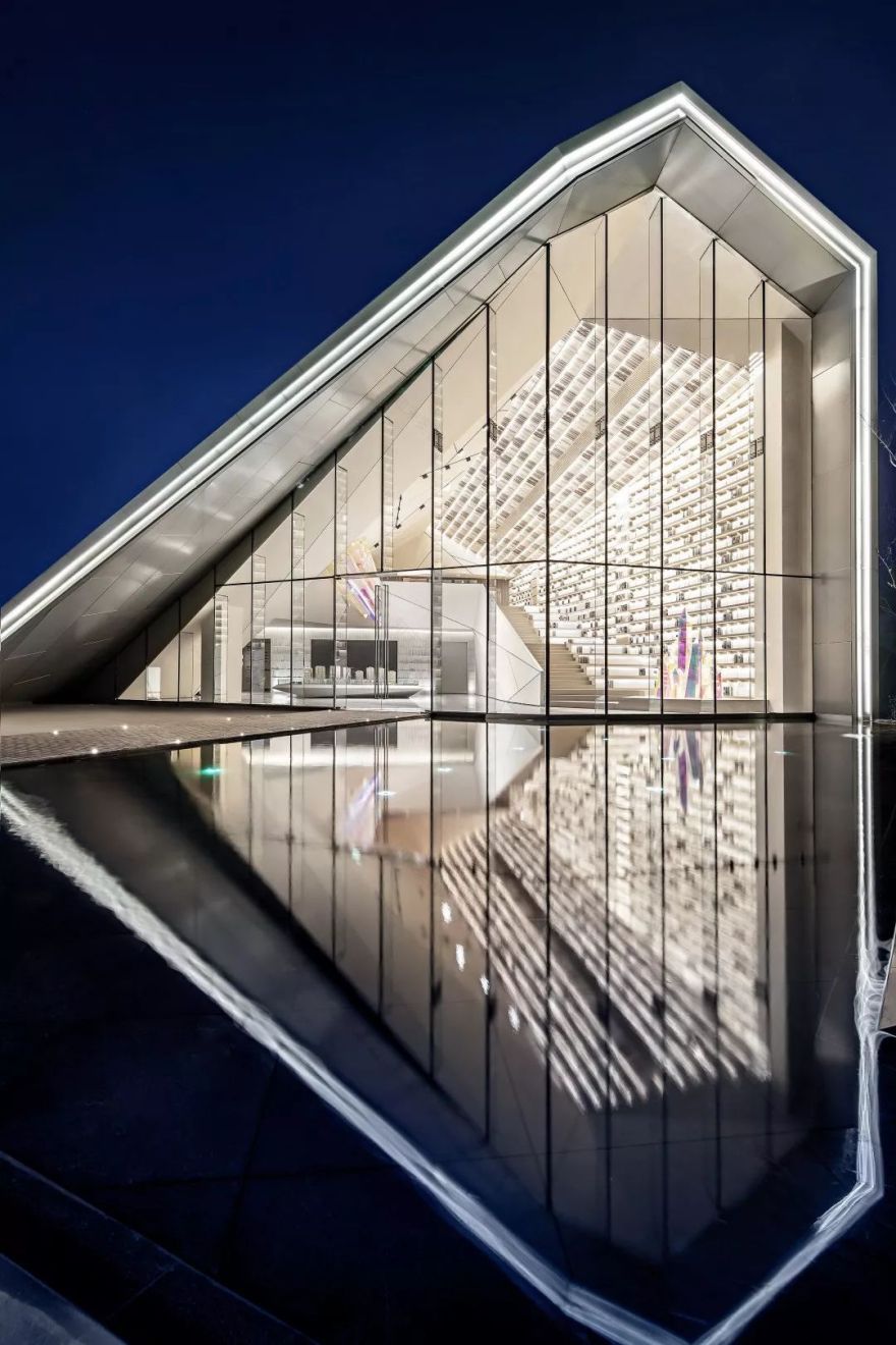 南昌旭辉宸悦江语院销售中心——活力水晶炫彩空间 矩阵纵横-0