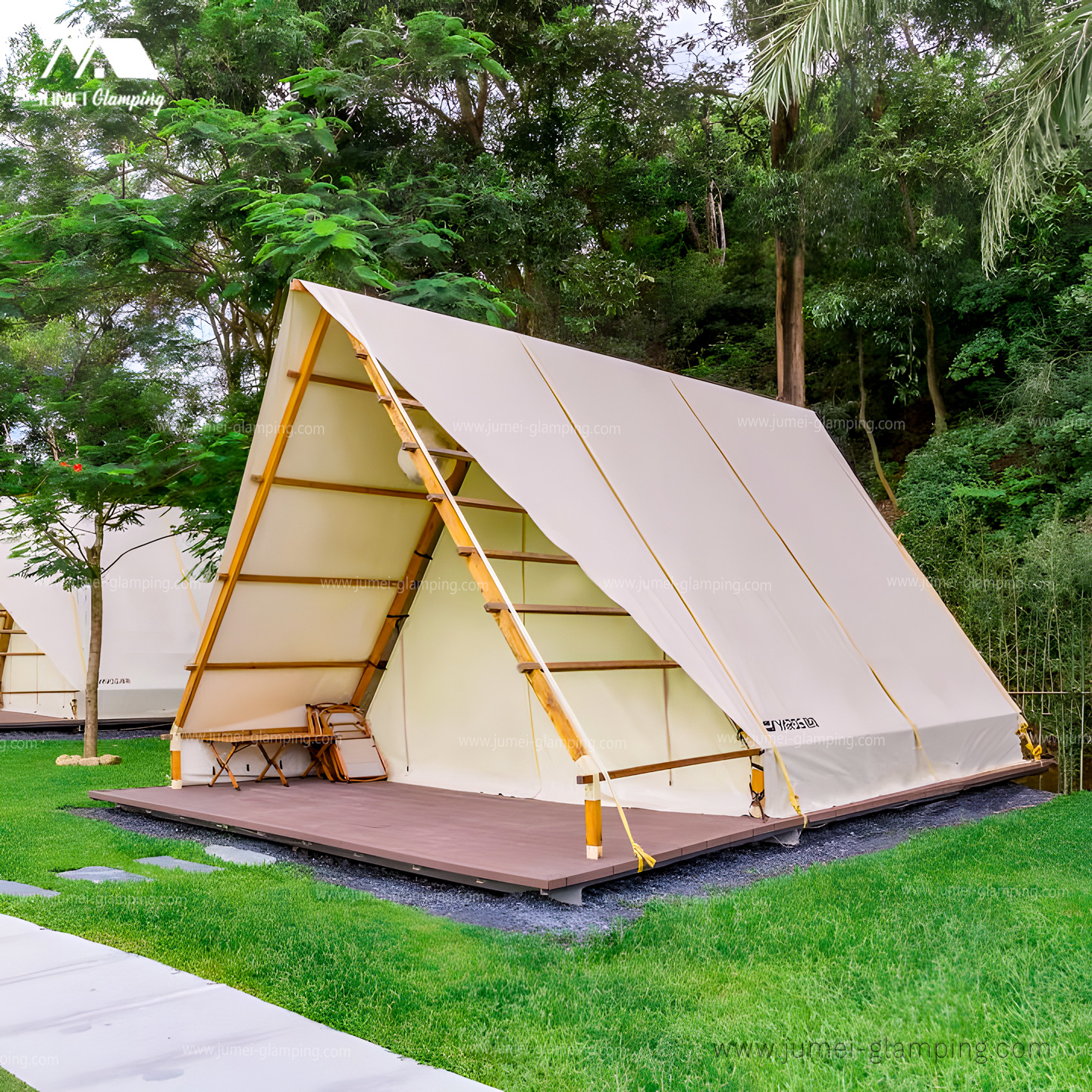 带平台Safari帐篷及Aframe Safari帐篷的露营地-6