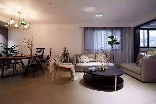 140㎡开放式空间，衣帽间、储物间一应俱全，逆天设计让家翻倍-84