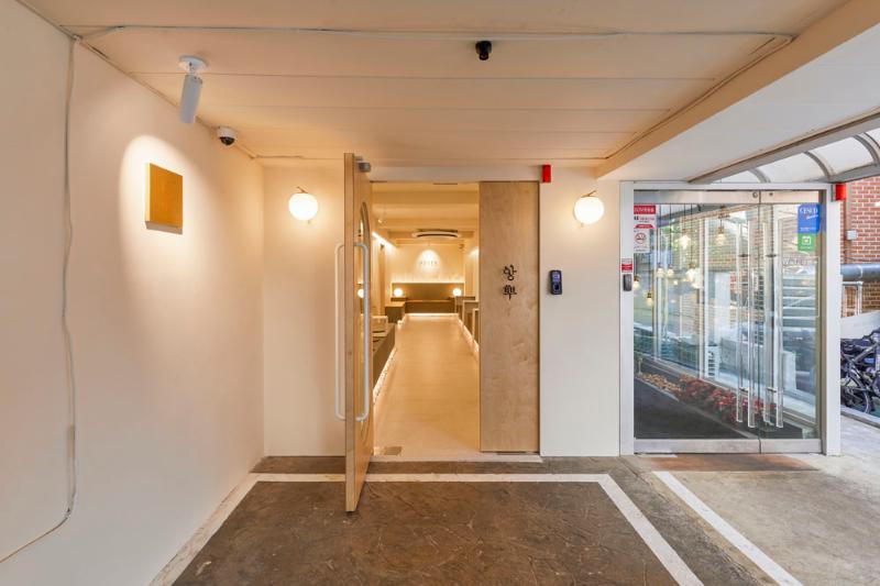 十平米咖啡馆的极简设计魅力-4