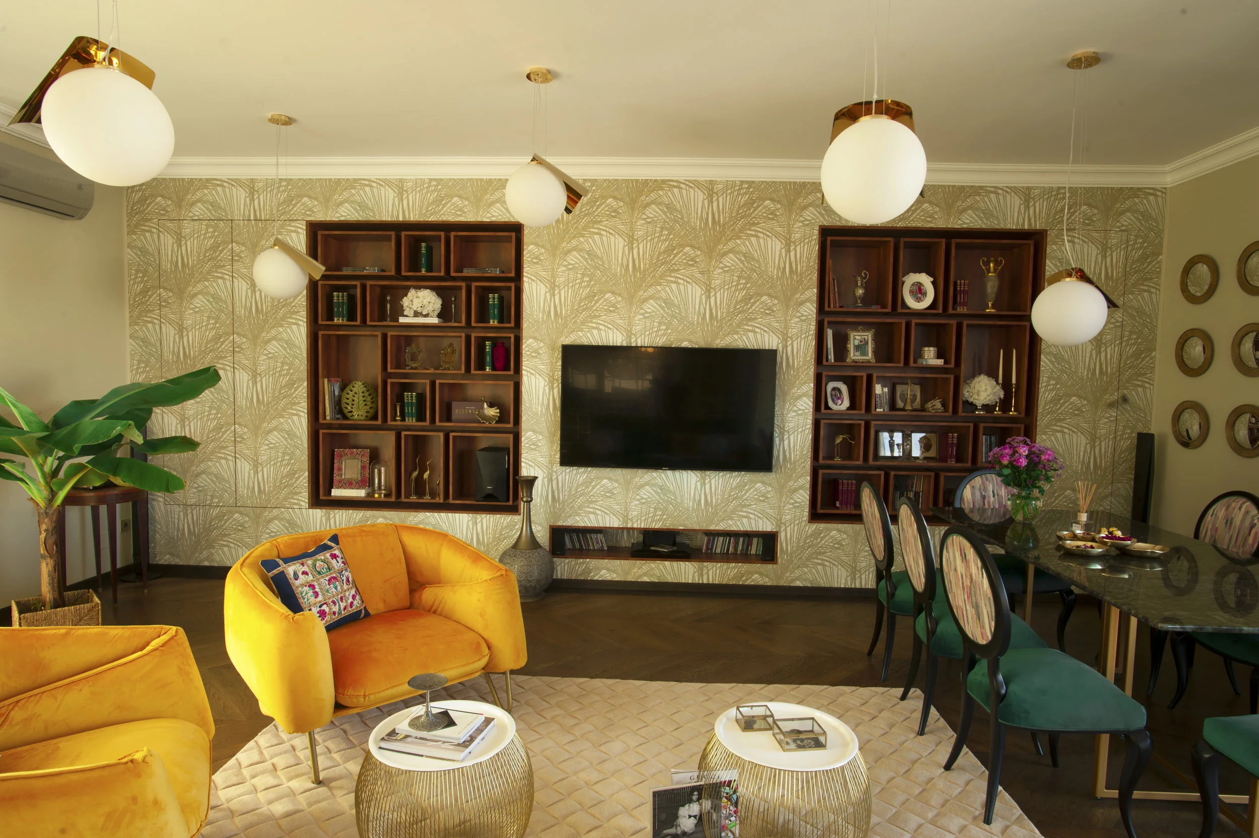 这所房子；这座住宅（注：根据语境不同，这里的house可能有多种具体指向，这所房子这座住宅都比较常见，更精准的含义需结合前后来确定，但此处按要求提供单一翻译仅举例这所房子 ）

在一般语境下，常见翻译为 这所房子  -7