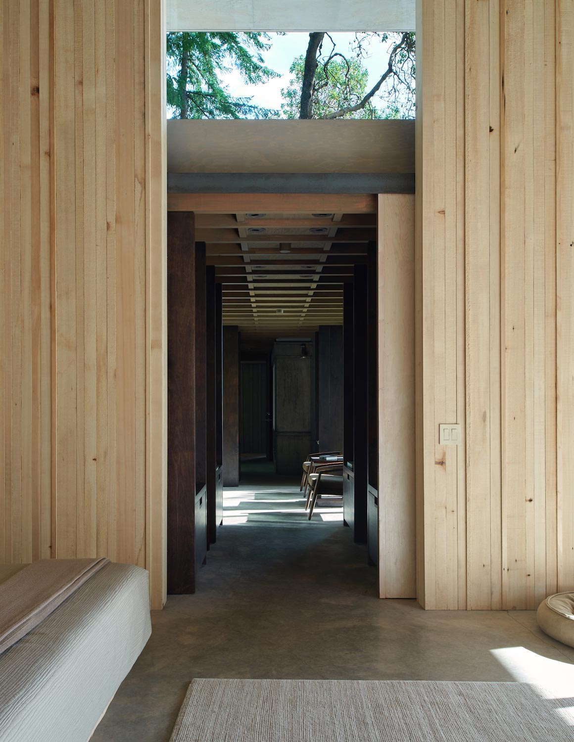 Weekend cabin intentionally subdued in color and texture, allowing the lush natural surroundings to take precedence   Page 3 of 3   CAANdesign  Architecture and home design blog-3