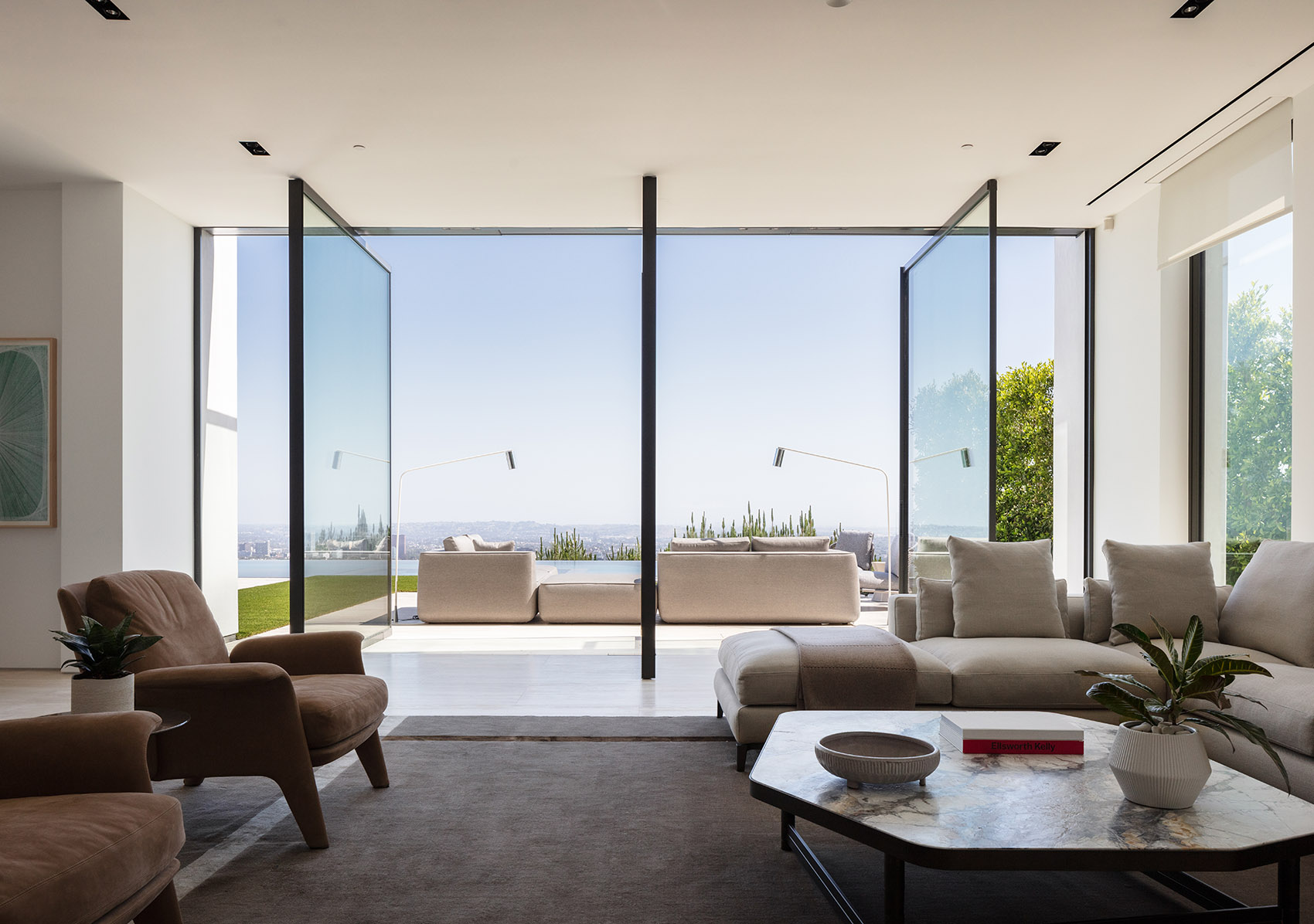 带有悬挑泳池的住宅,洛杉矶 / Standard Architecture-47