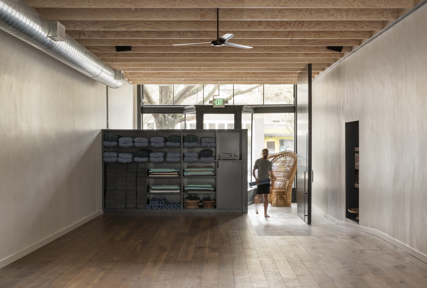 翻修后的瑜伽空间,熟悉的美学与创新设计的完美结合-25