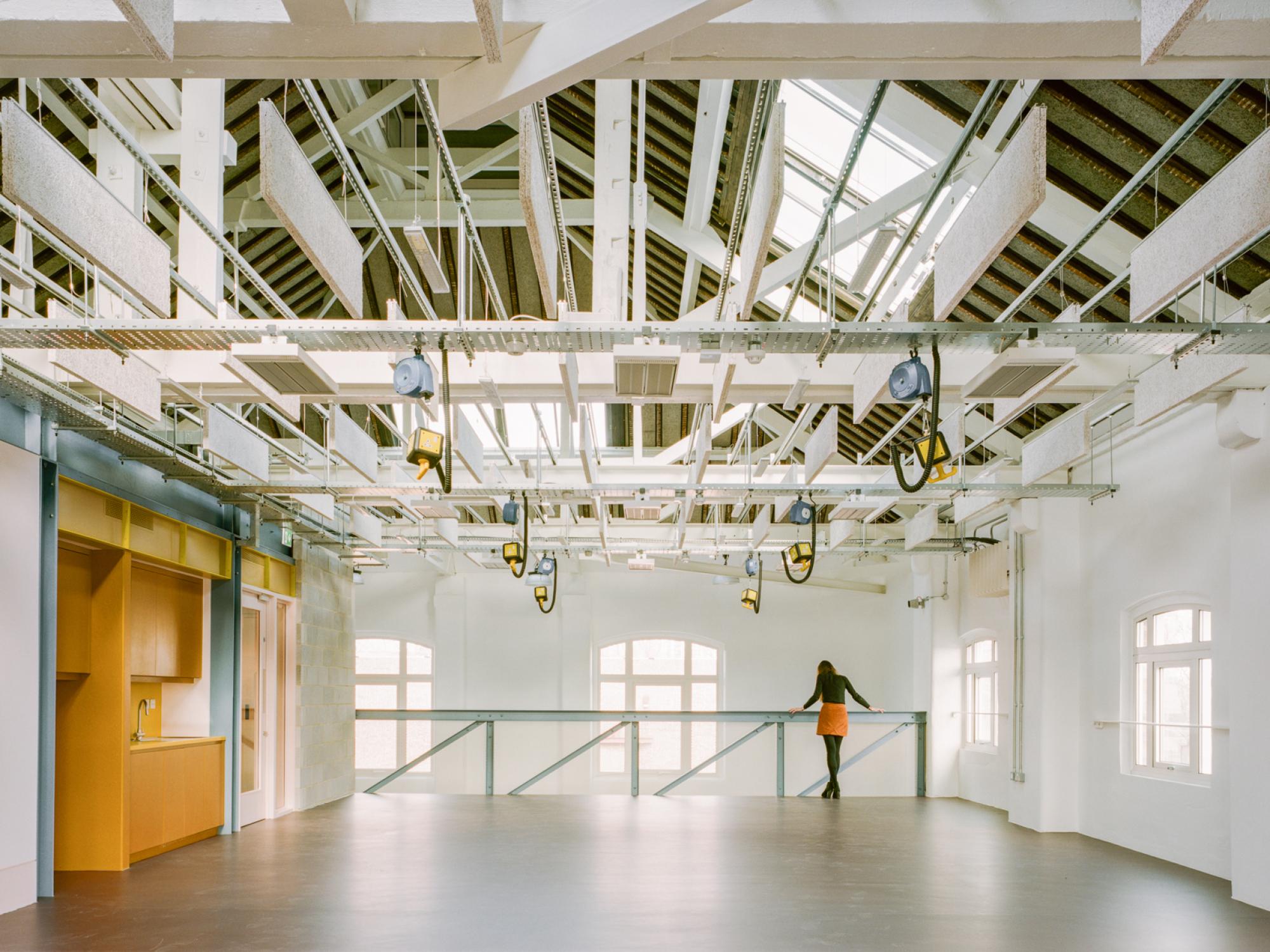 三磨坊摄影棚（或三磨坊制片厂 ，注："Studios"具体指摄影棚、制片厂等，需结合实际语境确定更准确译法，仅此处信息可先如此翻译 ） 丨英国伦敦丨Gort Scott,Freehaus-2