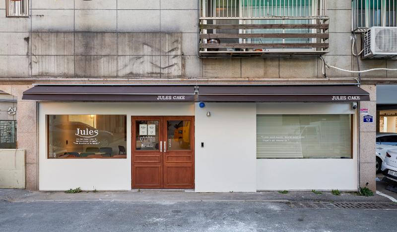 18 平极简蛋糕店 | 白色&原木的精致空间-2