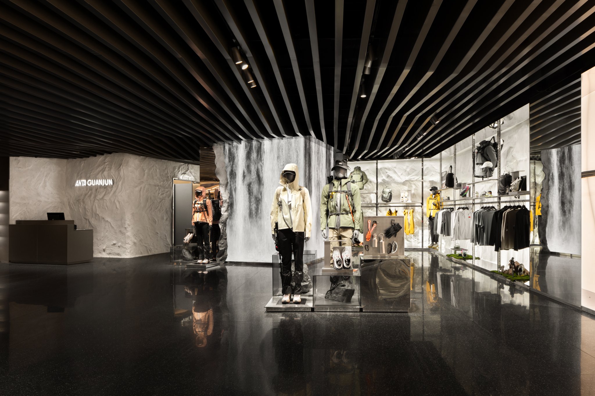 服装店丨中国深圳丨ANTA Space Creative,STILL YOUNG-20